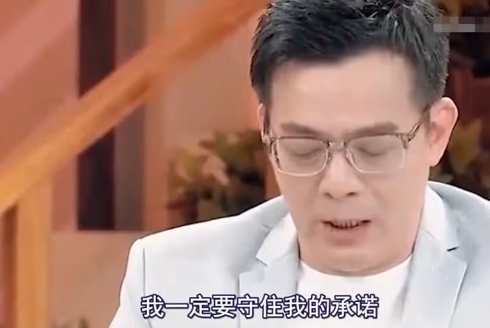 愛妻去世2年，62歲資深男星葬禮上哭到昏厥，發誓永不再娶，如今被問是否會一直單身，回答令人意外