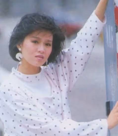 愛妻去世2年，62歲資深男星葬禮上哭到昏厥，發誓永不再娶，如今被問是否會一直單身，回答令人意外