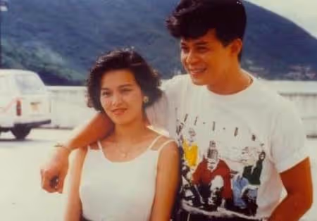 愛妻去世2年，62歲資深男星葬禮上哭到昏厥，發誓永不再娶，如今被問是否會一直單身，回答令人意外