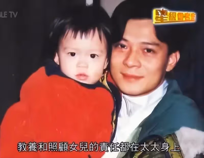 愛妻去世2年，62歲資深男星葬禮上哭到昏厥，發誓永不再娶，如今被問是否會一直單身，回答令人意外