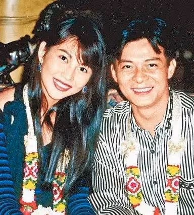 愛妻去世2年，62歲資深男星葬禮上哭到昏厥，發誓永不再娶，如今被問是否會一直單身，回答令人意外