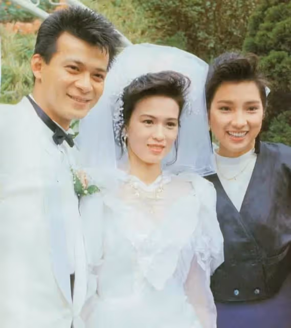 愛妻去世2年,62歲資深男星葬禮上哭到昏厥,發誓永不再娶,如今被問是否會一直單身,回答令人意外