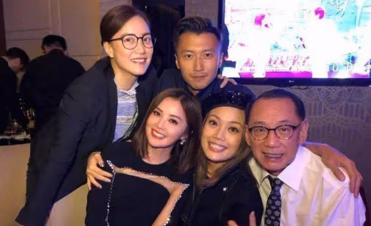 陪謝霆鋒走過23年！「鋒芝婚變」她力挽狂瀾：幫他挽回聲譽　未婚先孕「生下女兒」如今長相驚人
