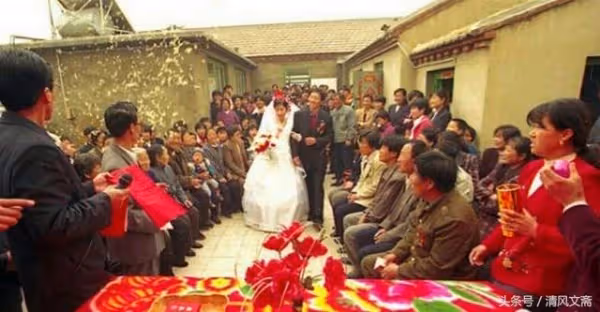 媽媽為救爸爸車禍往生，7年後爸爸再婚現場，兒子卻看見媽媽身影！