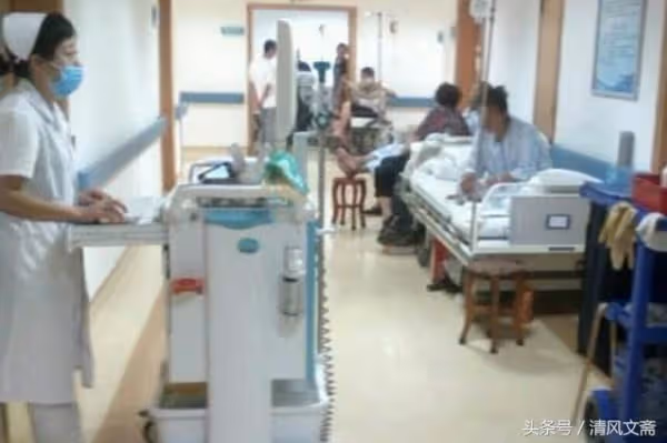 媽媽為救爸爸車禍往生，7年後爸爸再婚現場，兒子卻看見媽媽身影！