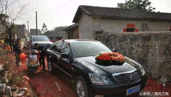 媽媽為救爸爸車禍往生，7年後爸爸再婚現場，兒子卻看見媽媽身影！