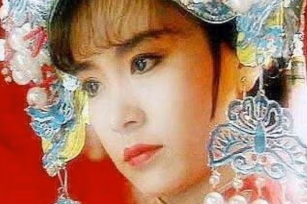 她本是御用的瓊女郎，後來變成太后專業戶，天生的美人坯子