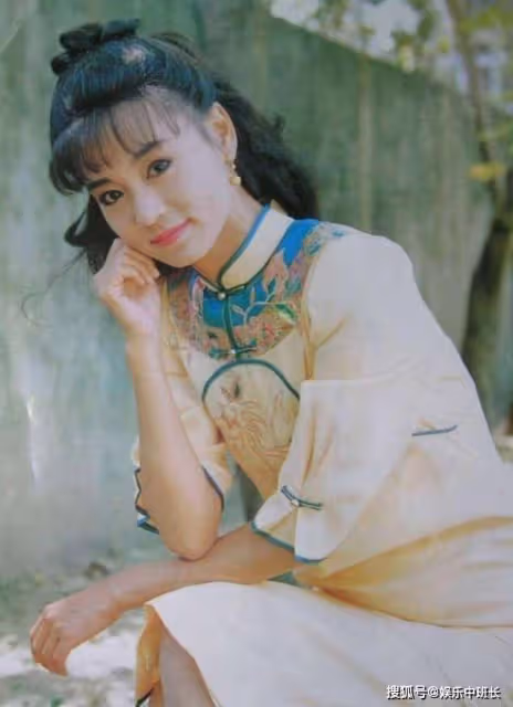她本是御用的瓊女郎，後來變成太后專業戶，天生的美人坯子
