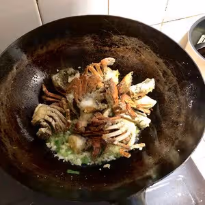 六月黃：螃蟹炒年糕