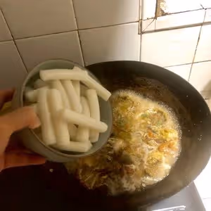 六月黃：螃蟹炒年糕