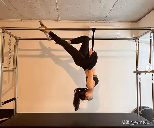 Jennie只穿內衣身材火辣,私下飲食健身管理超自律