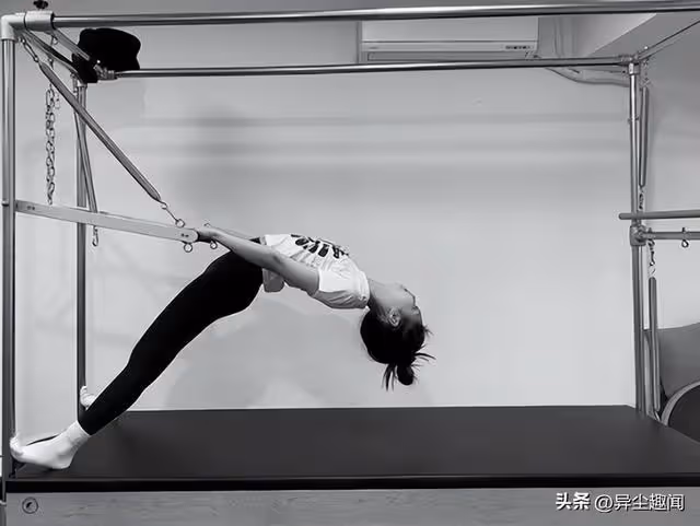 Jennie只穿內衣身材火辣,私下飲食健身管理超自律