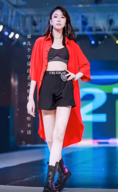 湯鎮業雙胞胎女兒T台首秀！14歲妝容成熟表情高冷，大長腿太搶鏡