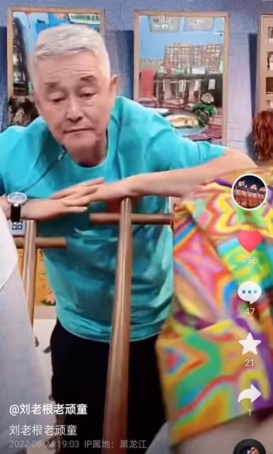 趙本山身體引擔憂！面色難看陪女兒直播