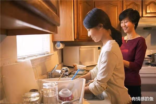 「媽，你有兩個兒子，不應該住在我家」女兒說出氣話，我羞愧難當