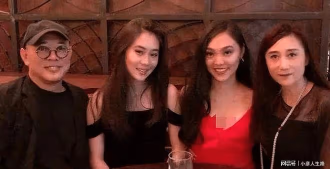 59歲李連杰發布寺廟合照,聲稱感覺像家一樣,未見利智出現在身旁
