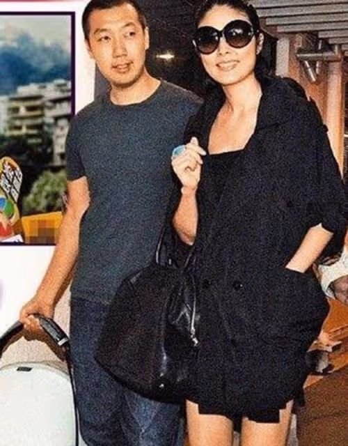 百億富豪苦追16年,花400萬坐月子,今47歲被老公寵成公主