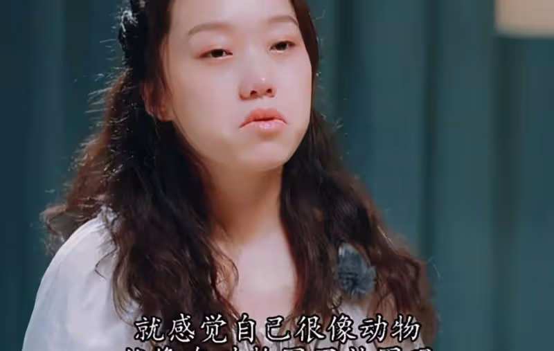 王斯然喂奶遭圍觀崩潰大哭，自嘲自己像動物，老公教科書式回應