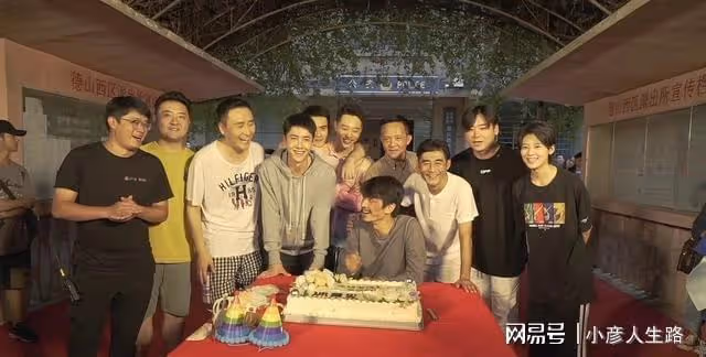 陳曉用三個強來夸王一博,網友直呼:中二少年之間心心相惜