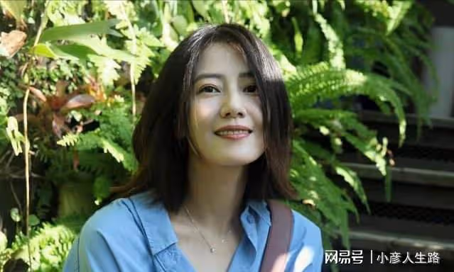 42歲高圓圓獨自帶娃,3歲女兒正臉曝光,遺傳爸媽超高顏值