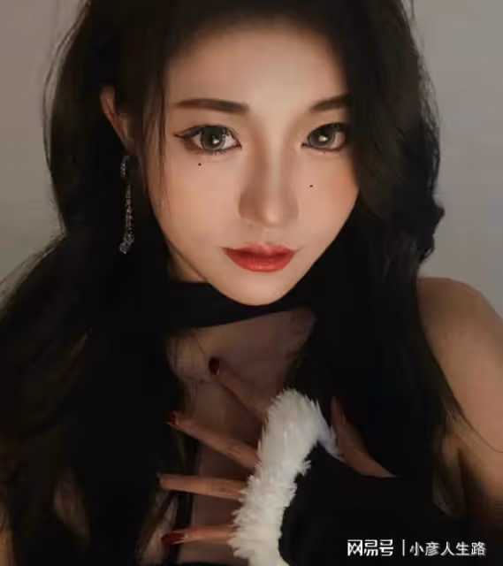 走好!24歲美女網紅去世,經常胃痛卻不去醫院,去世原因被謠傳