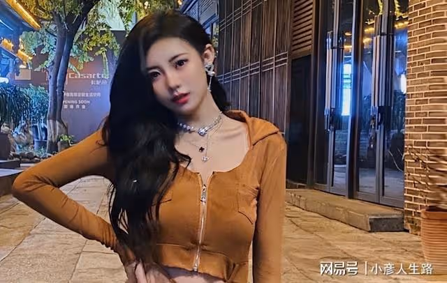 走好!24歲美女網紅去世,經常胃痛卻不去醫院,去世原因被謠傳