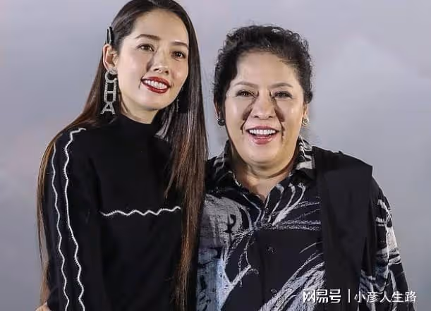 向太曝郭碧婷向佐感情狀態,髮長文稱做人別太聰明,被指暗示兒媳
