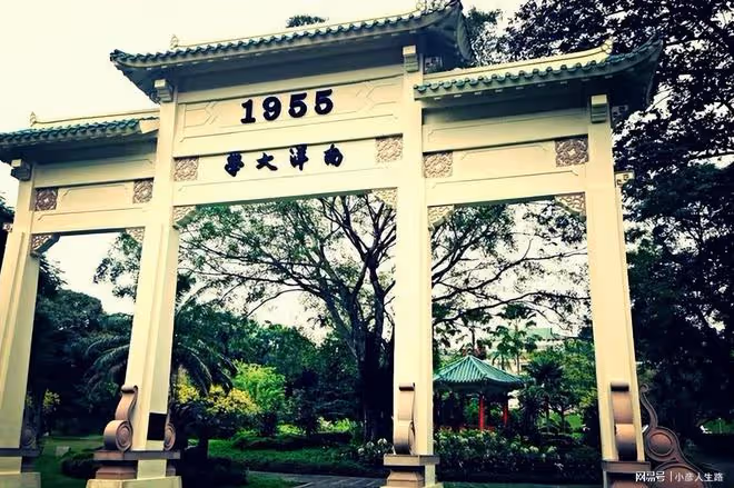 新加坡華人商會建議將漢語定為國語,李光耀:不可能,除非打倒我