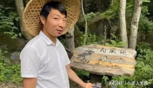 余秀華在山東直播參加蜂盟活動,楊櫧策彈幕刷屏,網友:搶生意了