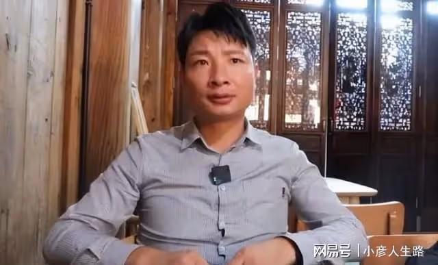 余秀華在山東直播參加蜂盟活動,楊櫧策彈幕刷屏,網友:搶生意了