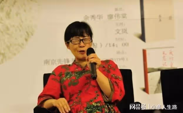 余秀華在山東直播參加蜂盟活動,楊櫧策彈幕刷屏,網友:搶生意了