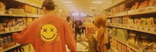 星漢燦爛CP粉太狂？跑吳磊新劇片場舉燈牌，把趙露思新劇男主P掉