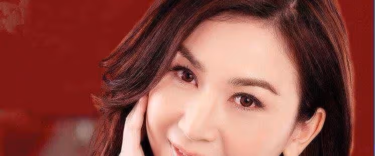 因太美15歲出道，嫁入豪門17年後要離婚，前夫滿世界追著她復合！