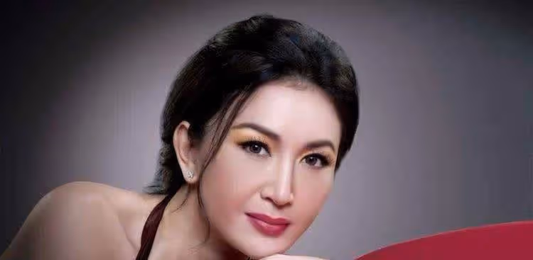 因太美15歲出道，嫁入豪門17年後要離婚，前夫滿世界追著她復合！
