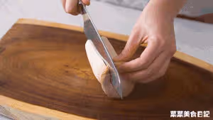 香辣爽滑【冷吃杏鮑菇】，周末追劇的快樂源泉