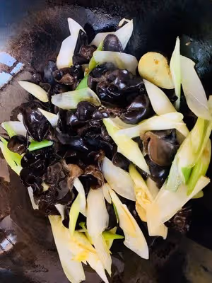 零基礎快手菜_蔥燒木耳