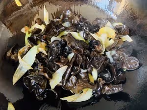 零基礎快手菜_蔥燒木耳