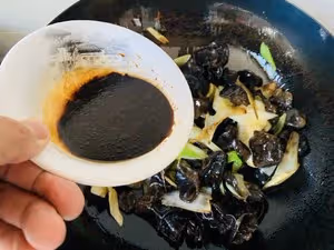 零基礎快手菜_蔥燒木耳