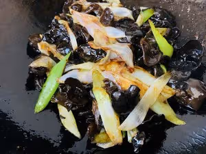 零基礎快手菜_蔥燒木耳