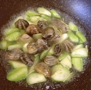 絲瓜蛤蜊湯——太太樂鮮雞汁快手菜