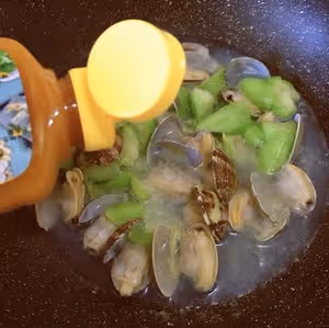 絲瓜蛤蜊湯——太太樂鮮雞汁快手菜