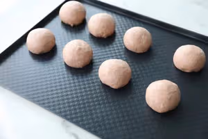 在家也可輕鬆復刻超火椰香草莓牛乳包