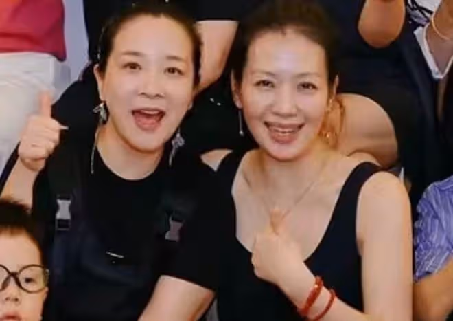 宋丹丹62歲生日大咖雲集！巴圖與富豪繼父罕同框，笑容燦爛心情好