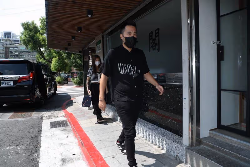 余苑綺29日告別式流程公開！她親托夢「壽衣款式」余天夫妻現況曝，父母逐漸走出喪女之痛