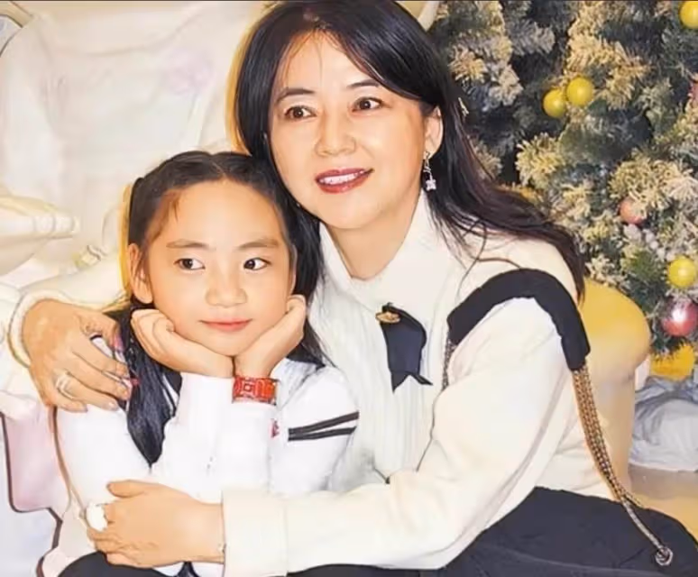 胡慧中女兒官宣戀情,三天就分手引熱議,男友遭起底,被嘲靠女友生活
