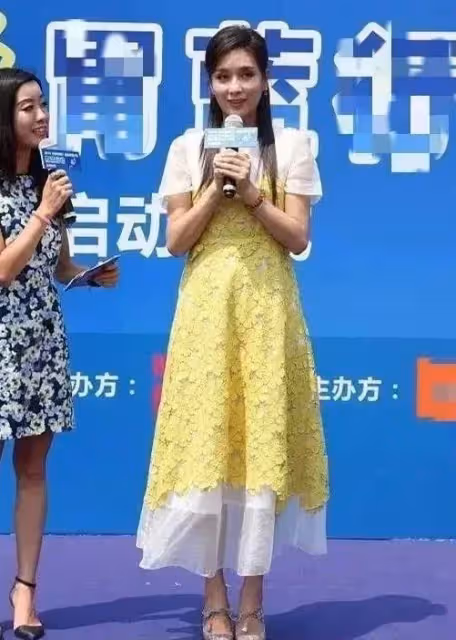 「不老女神」楊恭如挺會打扮，穿亮黃色蕾絲裙參加活動，年近50還很有少女感