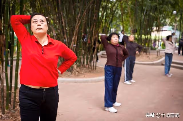 兒媳生二胎，婆婆發倆紅包，備註留言讓兒媳崩潰：以後別讓我養老