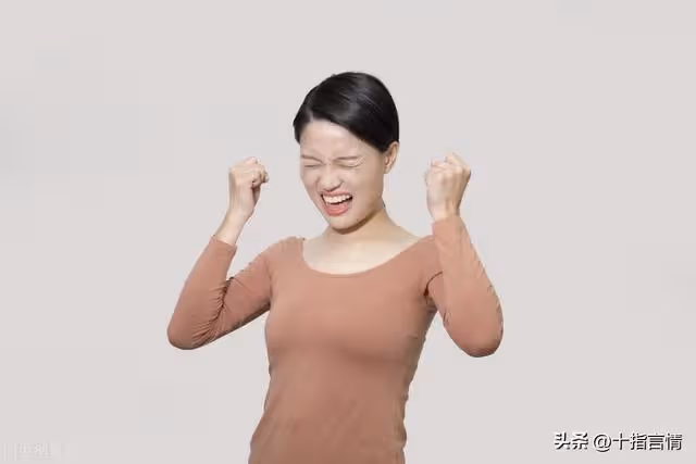 兒媳生二胎，婆婆發倆紅包，備註留言讓兒媳崩潰：以後別讓我養老