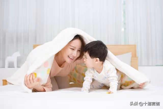53歲婆婆退休不給帶娃，拿錢給兒媳，卻被怒懟：真是打發叫花子？