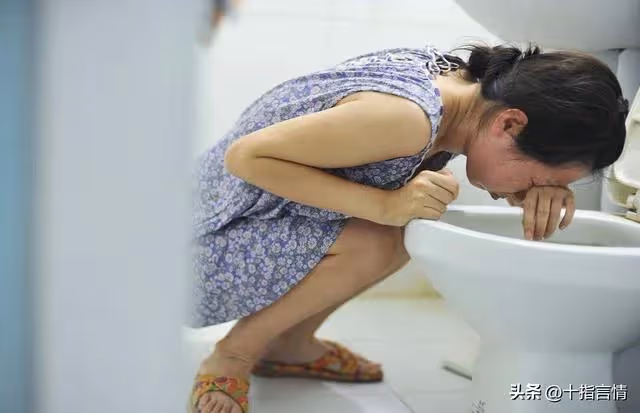 婆婆找兒媳養老,4000退休金月月揮霍一空!兒媳:下月不給錢就走